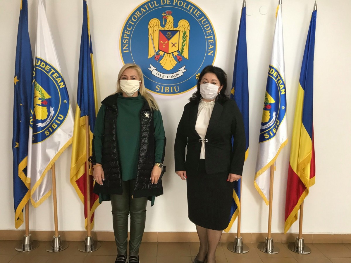 Asociația Femeilor din Transilvania a donat echipamente de protecție polițiștilor sibieni
