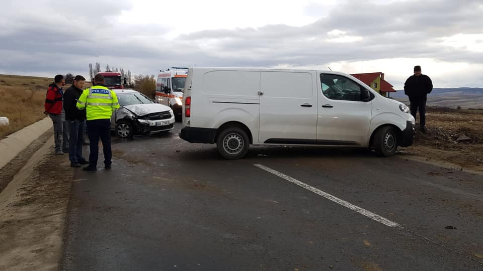 Accident în Dealul Dăii. Un șofer a întors mașina fără să se asigure
