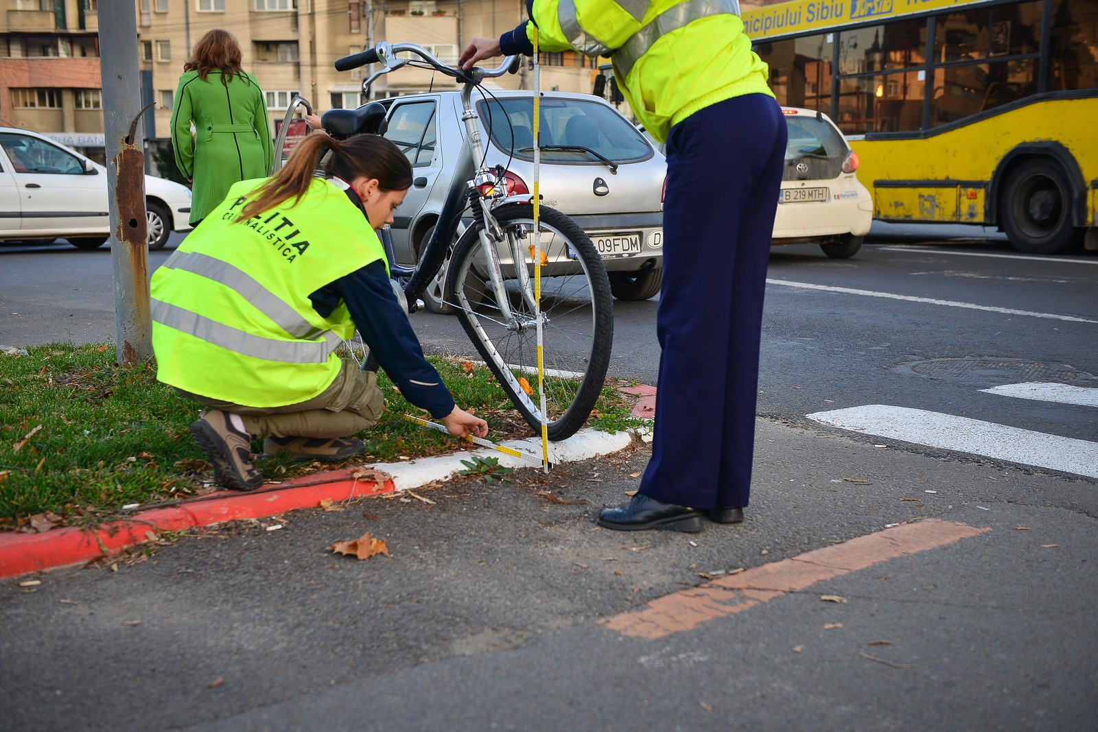 Un biciclist s-a accidentat la ieșirea din Sibiu. A ajuns la spital