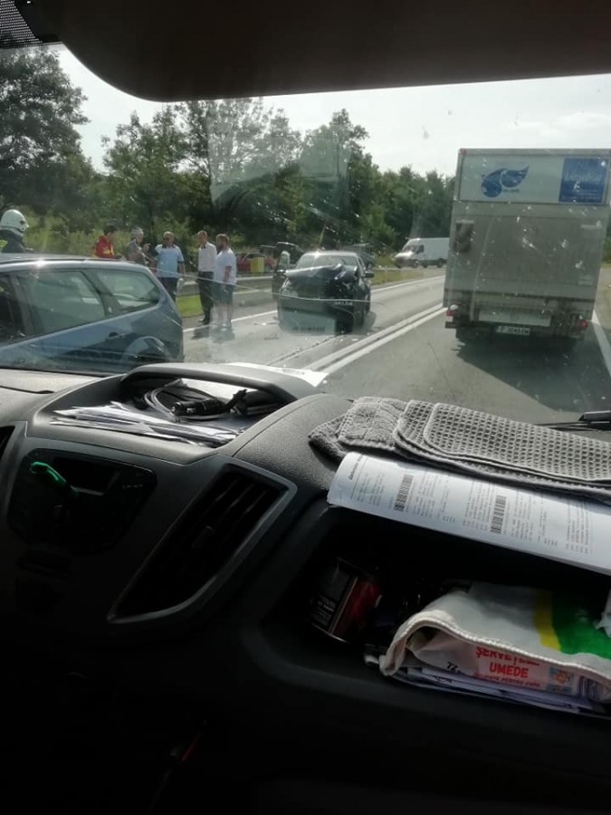 Accident pe DN1 în zona Veștem. Un bărbat a fost transportat de urgență în Sibiu