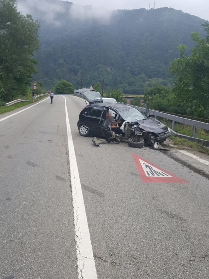 Accident pe Valea Oltului. O persoană este rănită