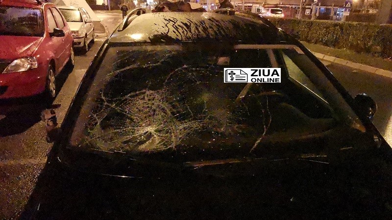 Un șofer băut a scăpat mașina de sub control și a rănit grav doi oameni pe trotuar