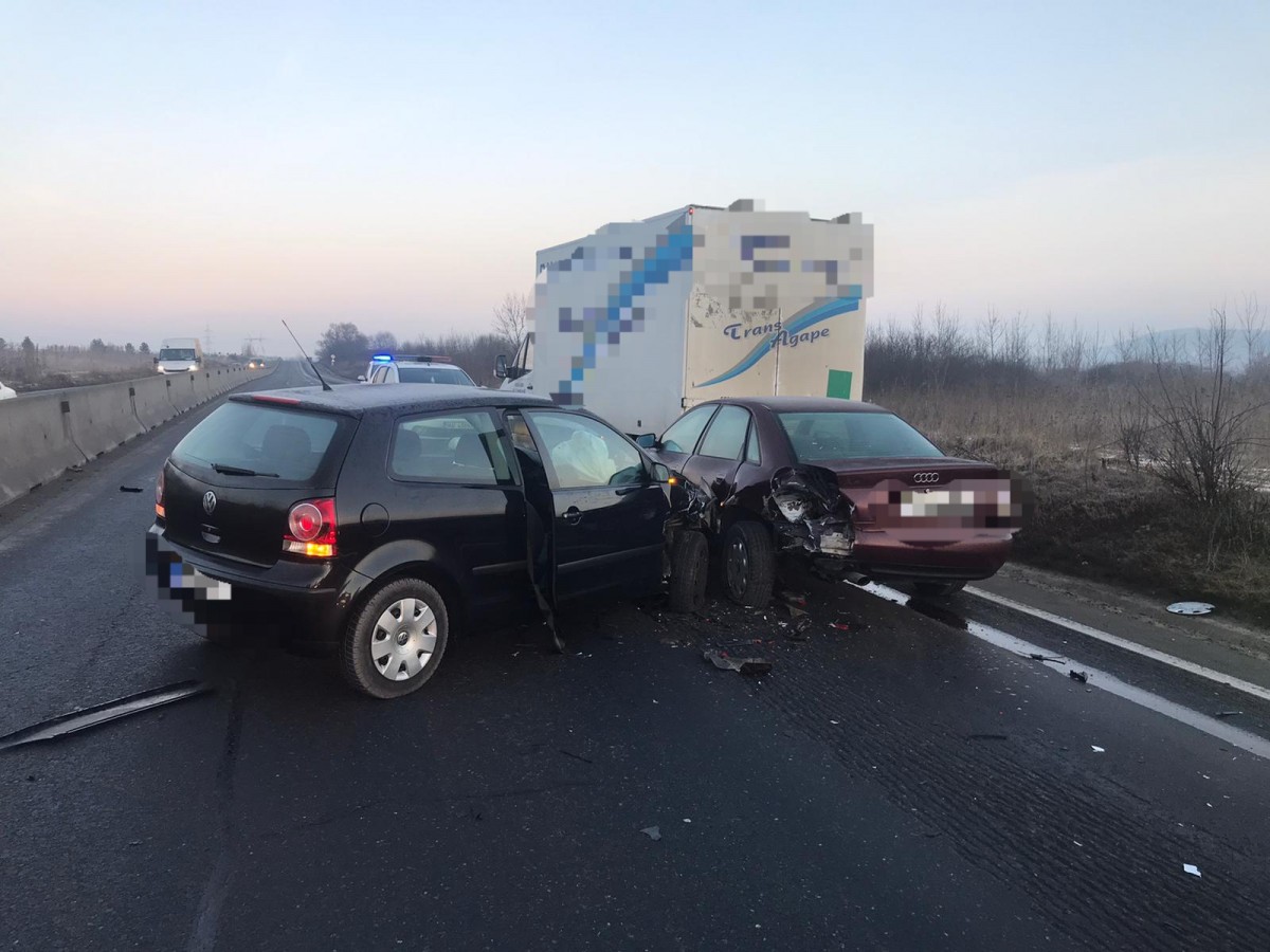 Accident în lanț la Veștem. Patru mașini avariate și trei răniți