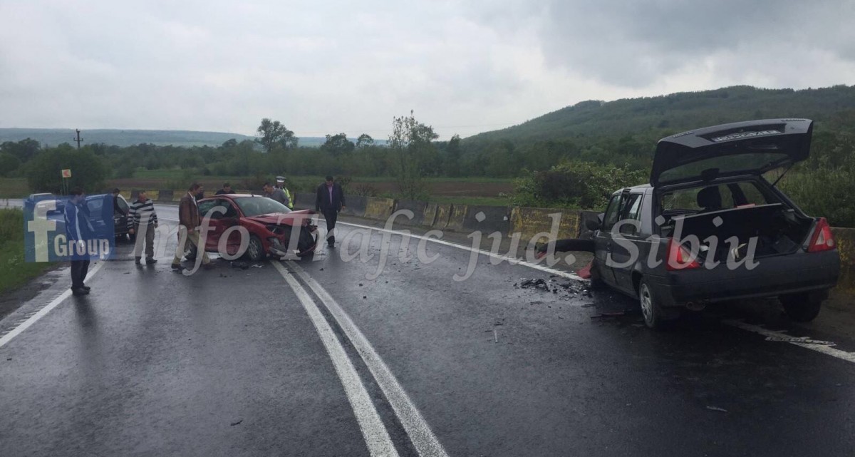 Accident cu trei mașini implicate la Hula Bradului