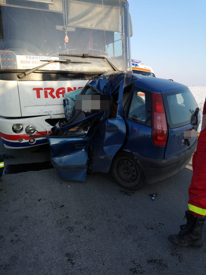 Accident mortal la marginea Sibiului. A intrat frontal într-un autocar Transmixt