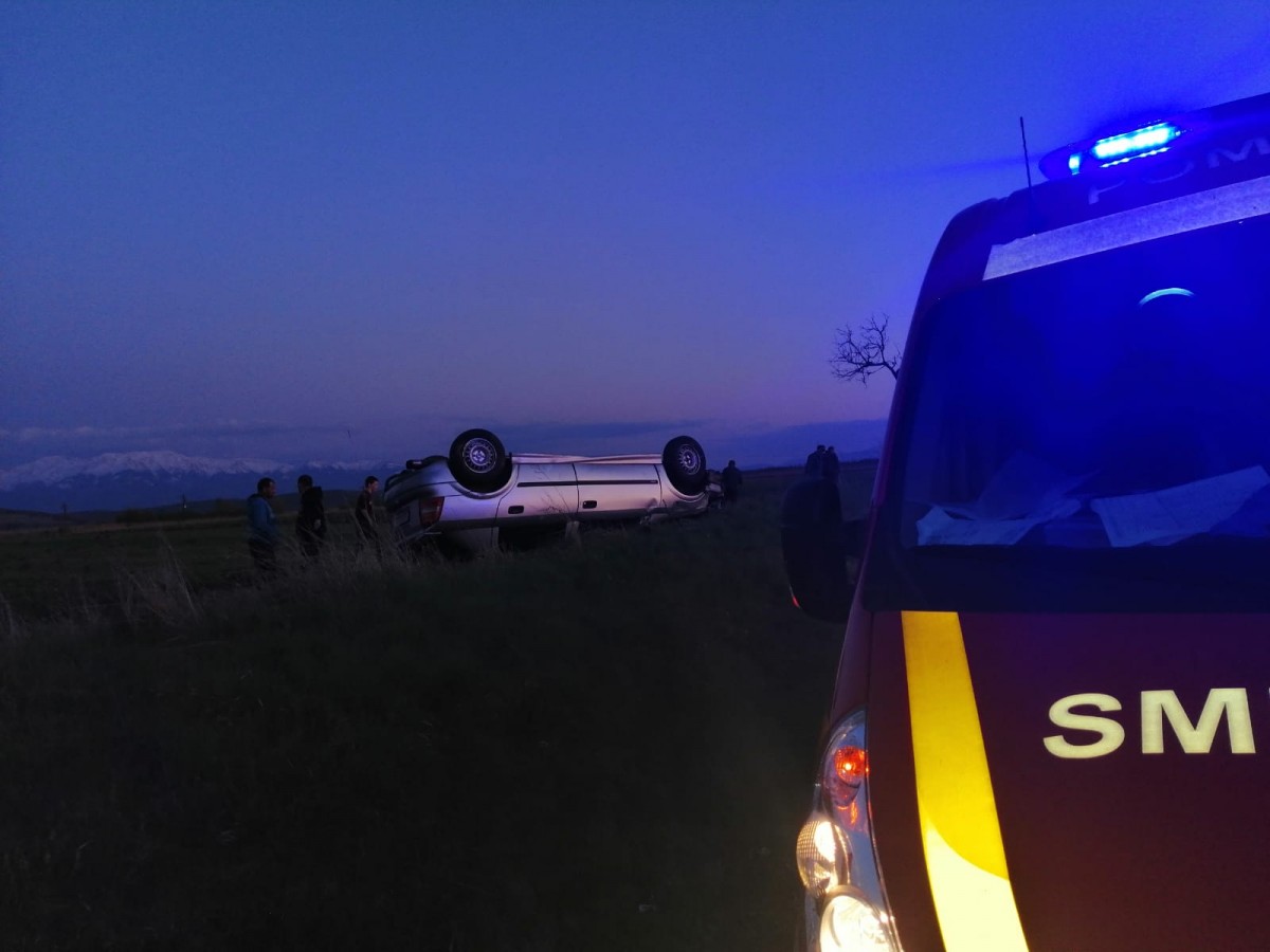 Accident mortal la Roșia. Un șofer s-a răsturnat cu mașina