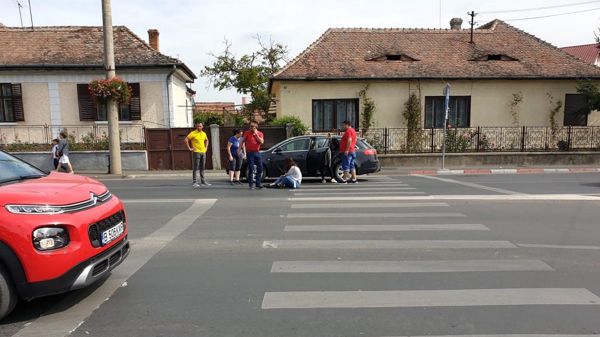 Femeie lovită pe trecerea de pietoni