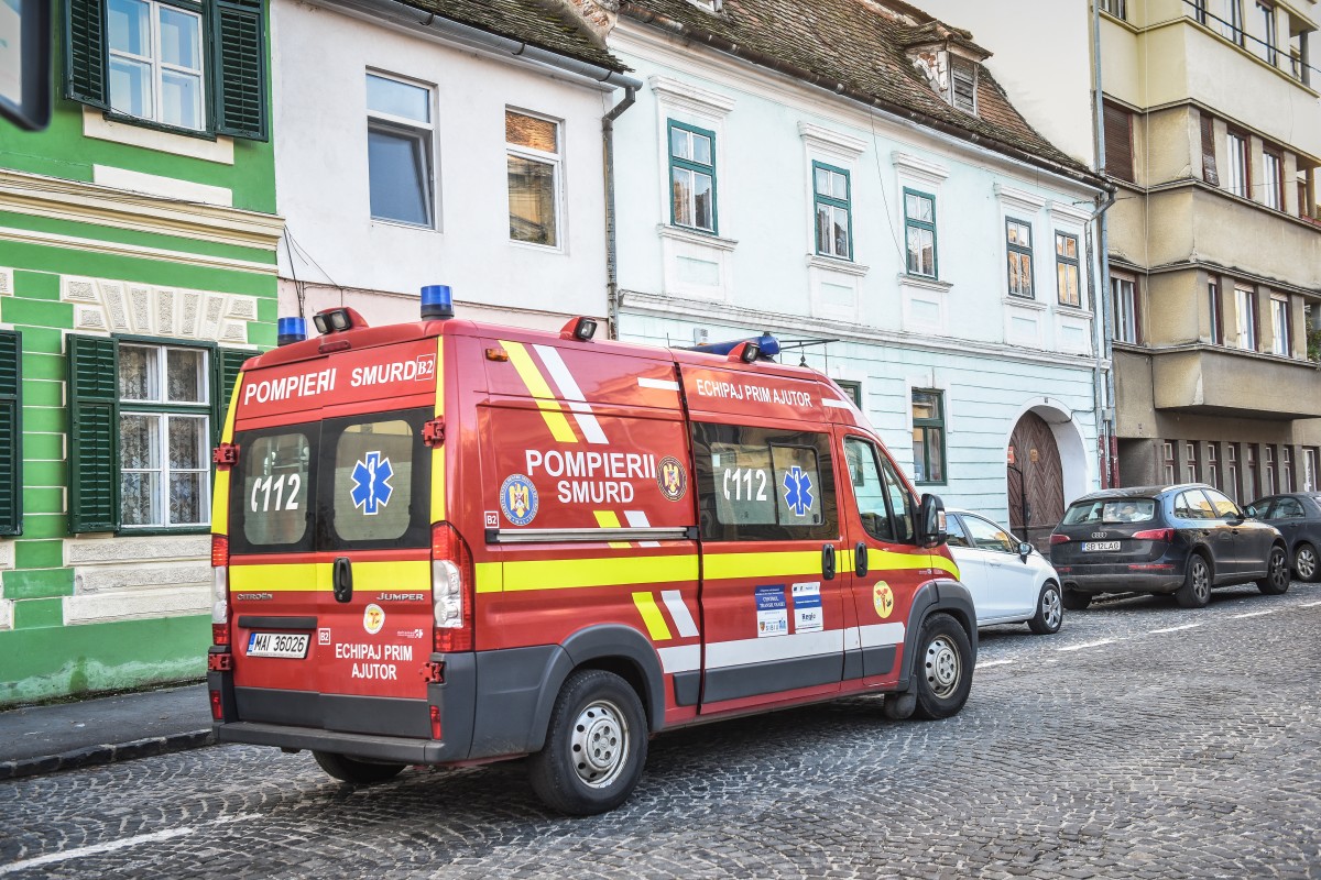 Fată de 14 ani, lovită pe trecerea de la piața din Vasile Aaron