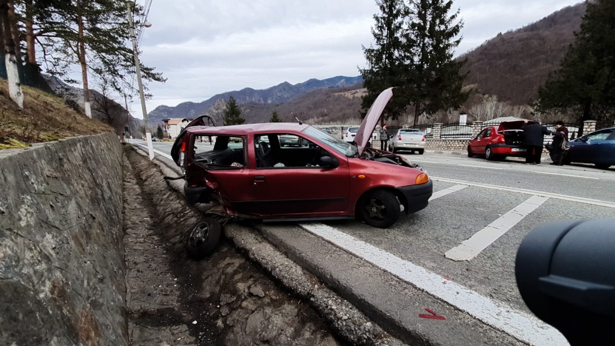 Trafic alternativ pe Valea Oltului, din cauza unui accident petrecut în dreptul mânăstirii Cozia