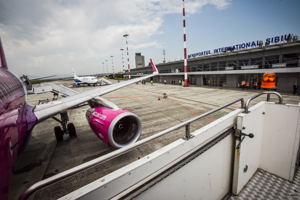 Un avion Wizz Air a lovit o pasăre la decolarea de pe Aeroportul Sibiu