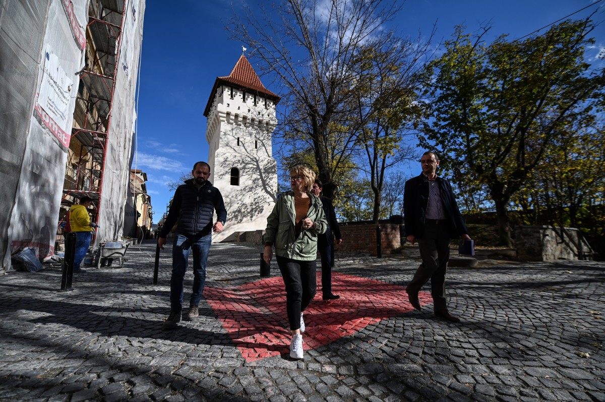 Lucrările la zidurile de pe bulevardul Coposu și turnurile de pe Cetății avansează în ritm bun