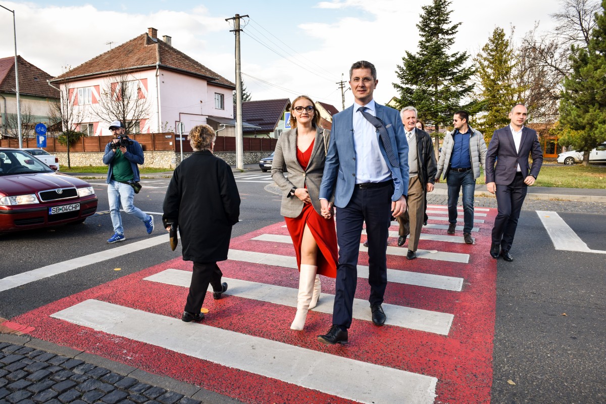 FOTO Dan Barna și părinții care și-au votat fiul pentru Președinția României. ”Lazăr vs. Brukenthal? De tineret depinde”