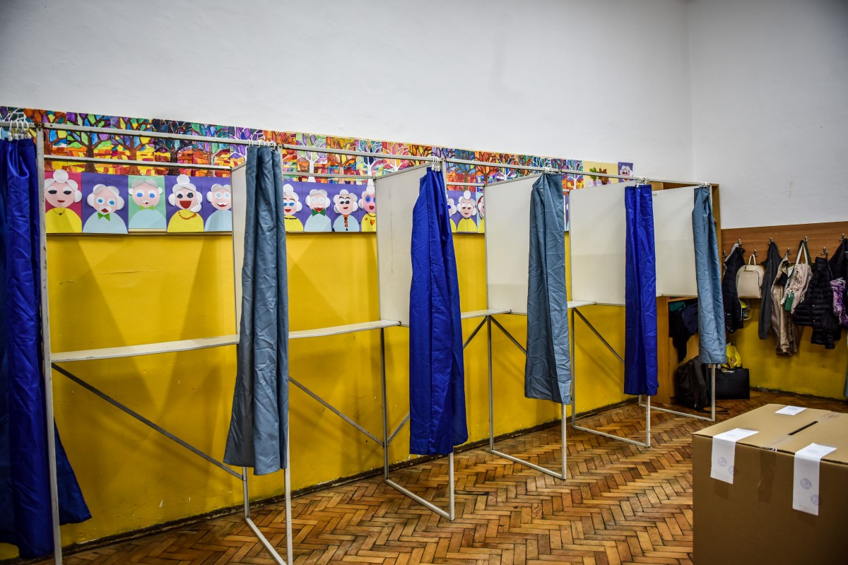 Primăria Sibiu, despre secția de votare cu probleme: „Direcțiunea și administrativul școlii nu au exploatat corect sala de sport”