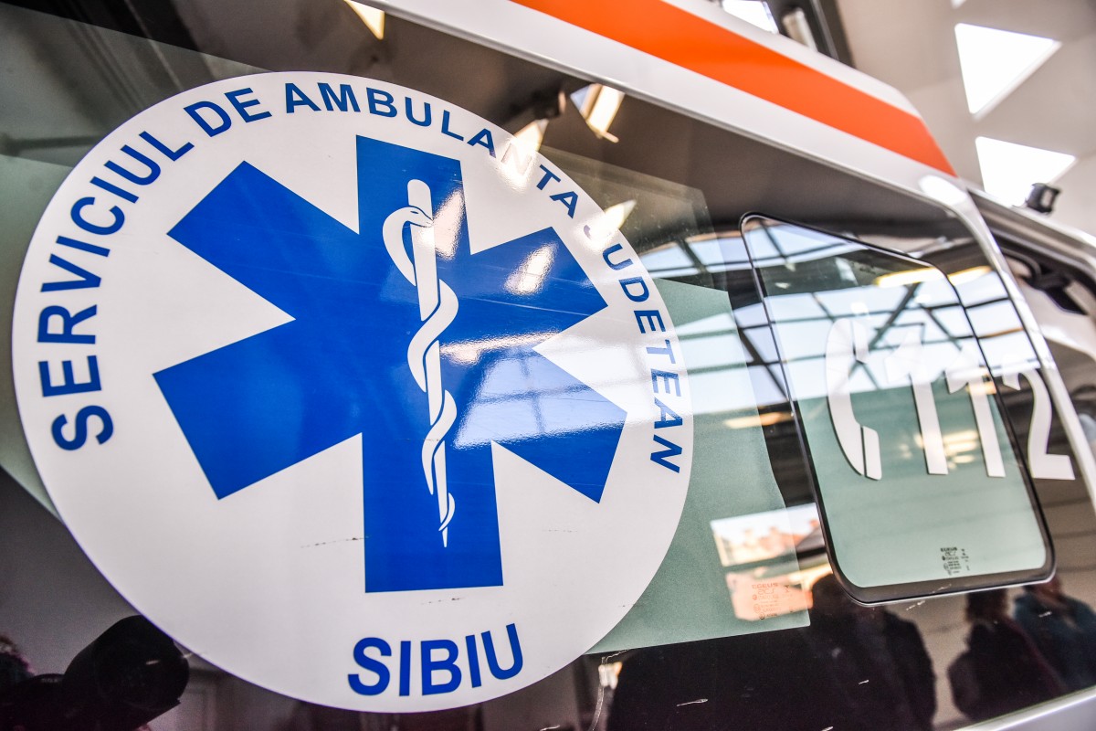 O conducătoare auto și un copil sunt răniți, după ce  aceasta a intrat cu mașina într-un șanț