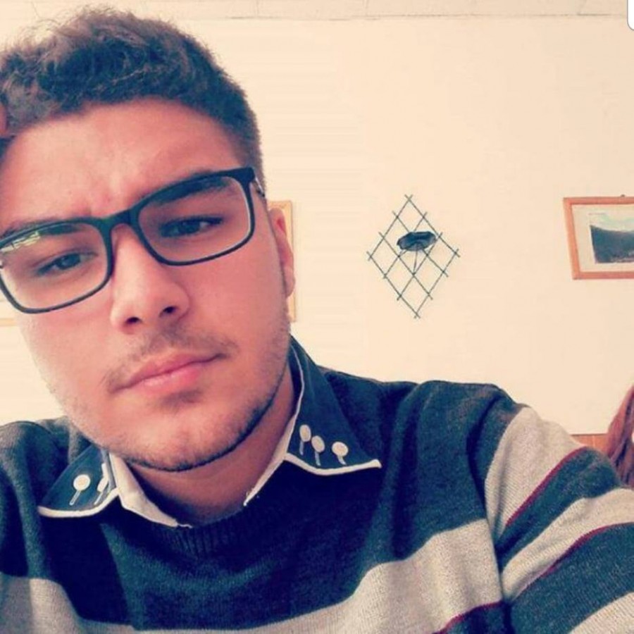 Un tânăr în vârstă de 19 ani are nevoie de ajutor. Viața lui costă 50.000 de euro