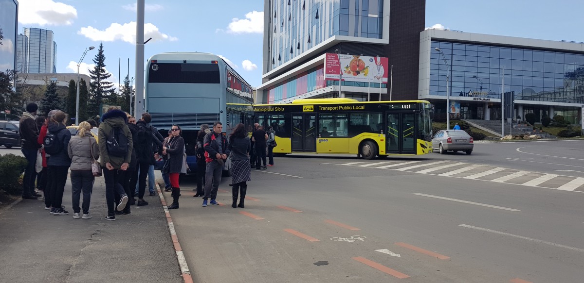 Trei femei de 80 de ani, rănite în timp ce se deplasau cu autobuzul în Sibiu