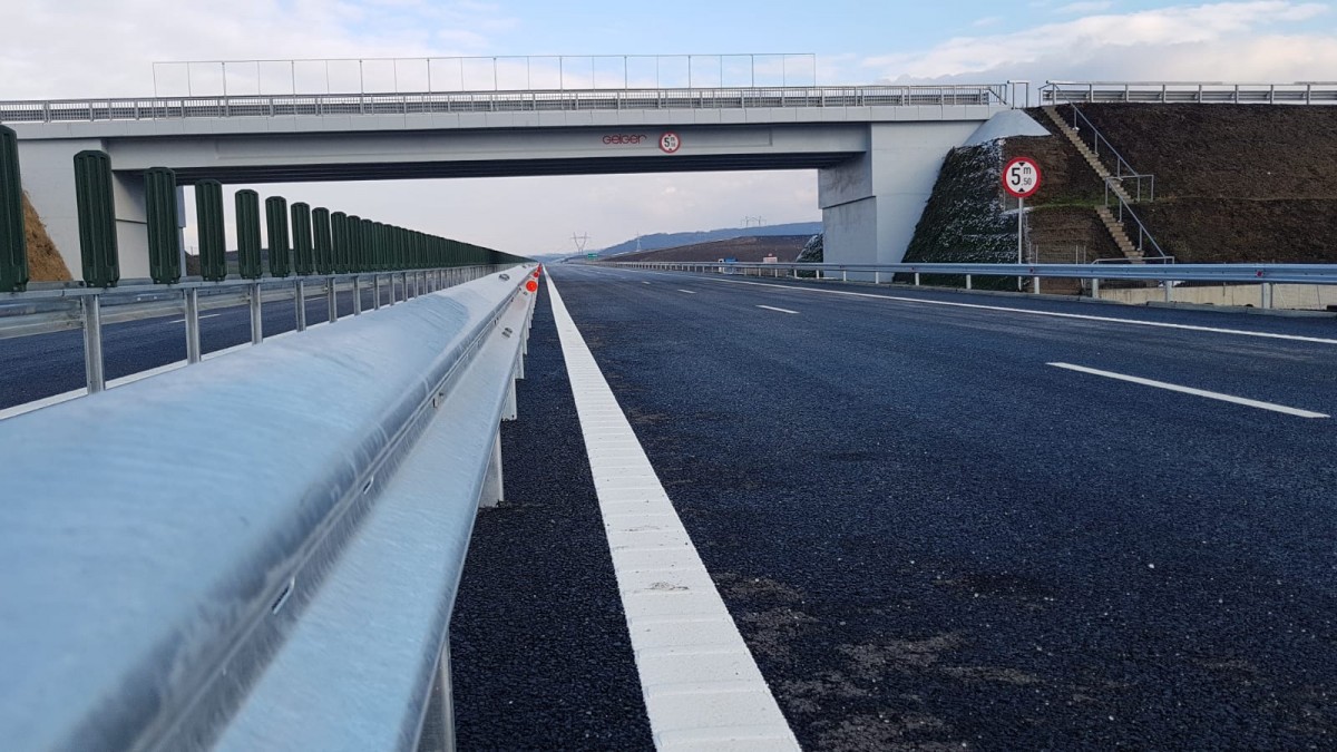 VIDEO-De la Sibiu până la granița de vest mai rămân doar 13 km fără autostradă
