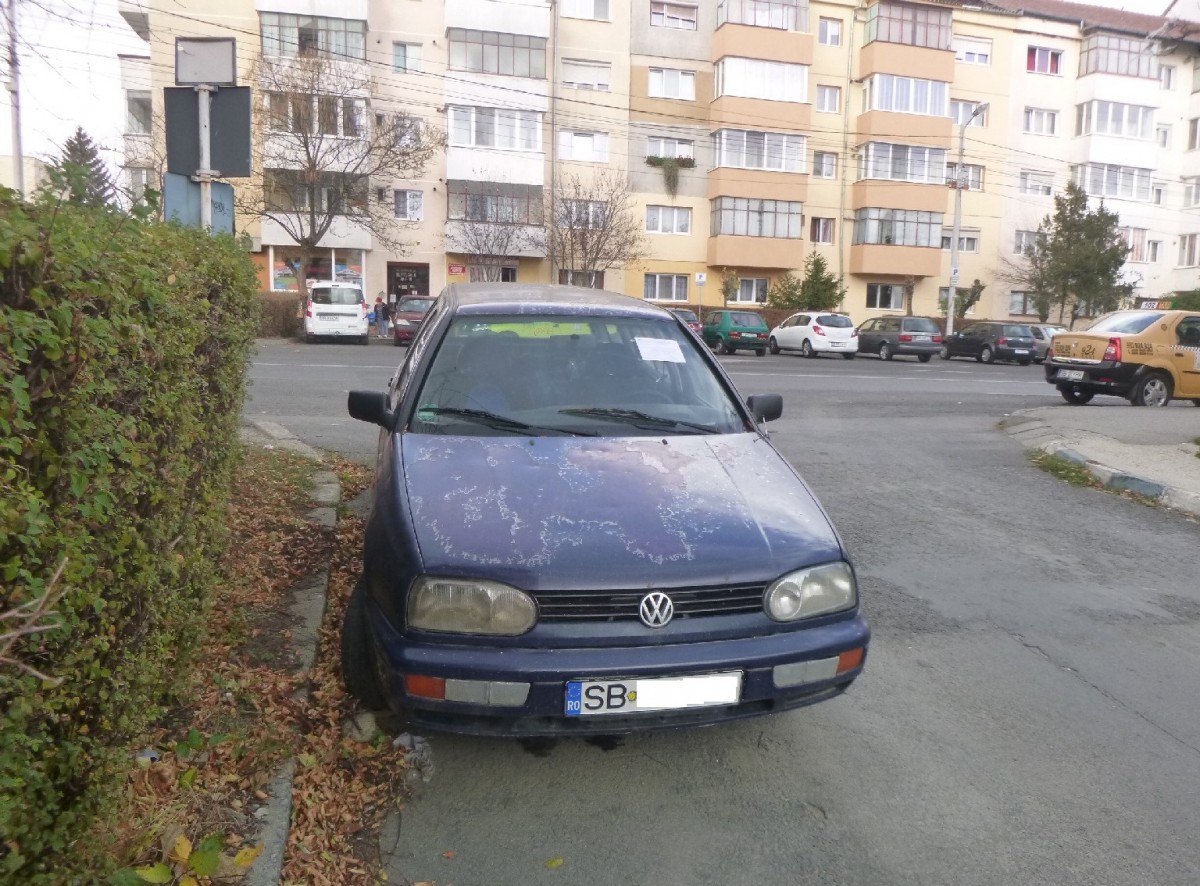 41. Numărul de anul acesta al mașinilor abandonate pe străzi și recuperate de Primărie