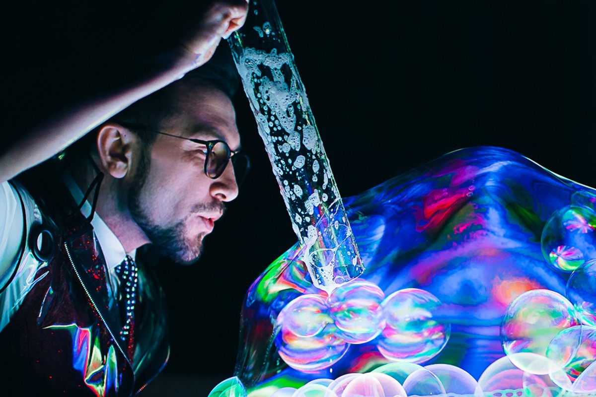 Magie, clovni și teatru de umbre. La Sibiu Magic Show