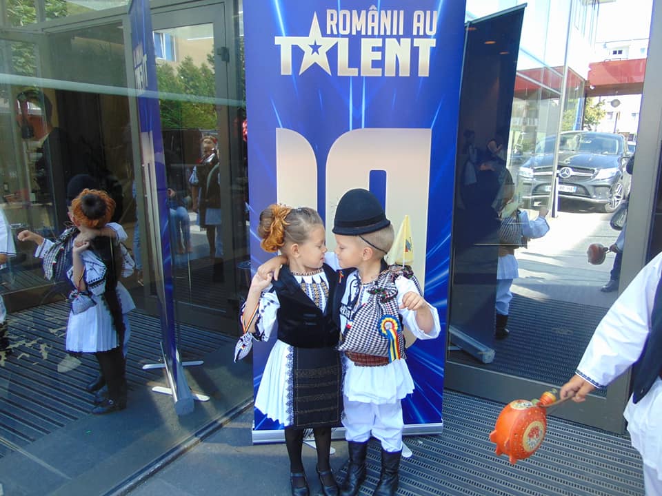 Călușerii din Rășinari, la „Românii au talent”. Instructor: „După muzică, după strigături, după bătăi eu zic că a fost bine”