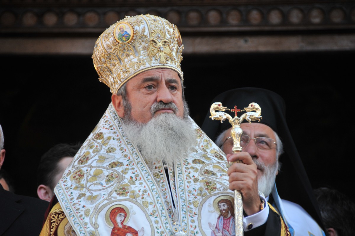 „Trăim acum un răstimp în care întreaga lume trece prin multă suferinţă şi strâmtorare”. Pastorala Înalt Prea Sfințitului Laurențiu Streza de Sfintele Paști 2020
