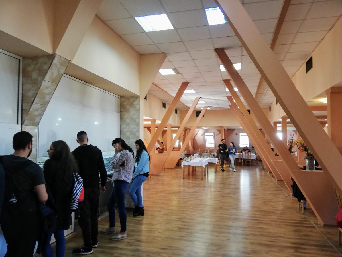 În situația unui student flămând: despre mâncarea de la cantină - ori de bine, ori deloc