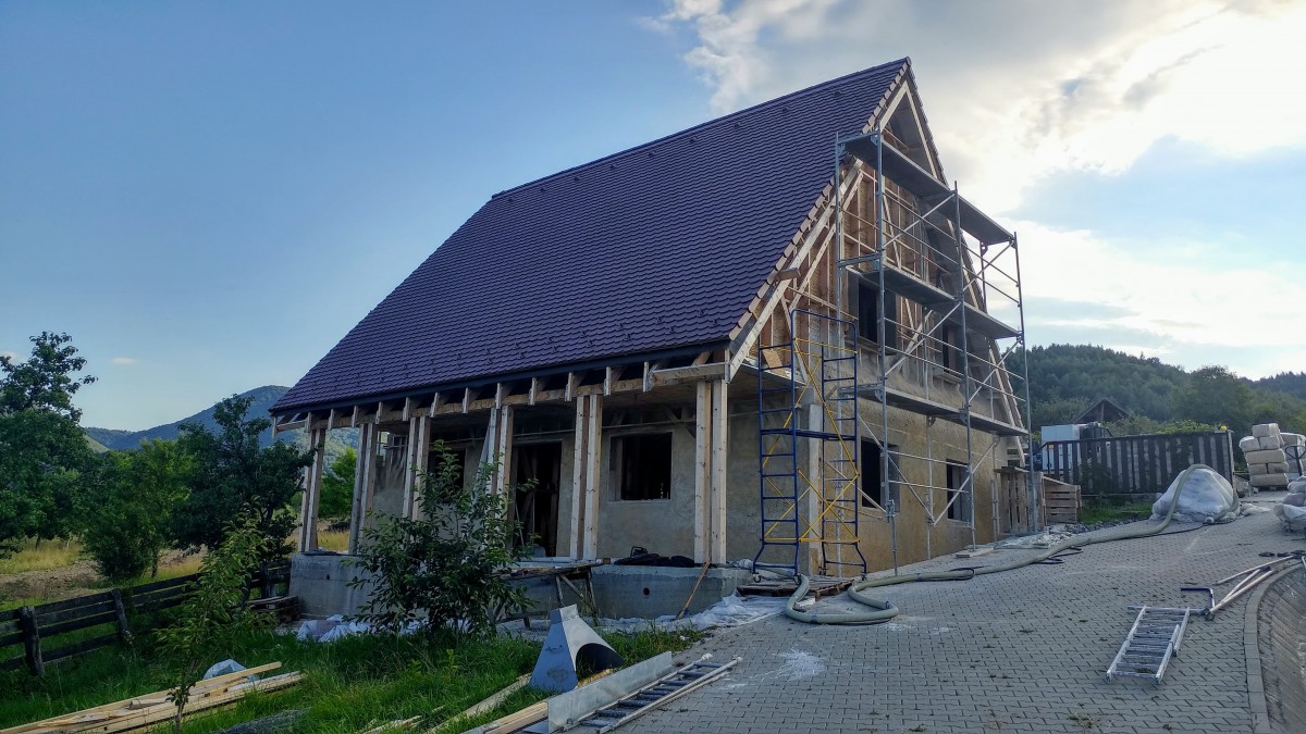 Prima casă din cânepă și var din România se construiește lângă Sibiu