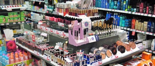 Bandă de sibience, specializate în furturi de cosmetice, prinsă de Poliție