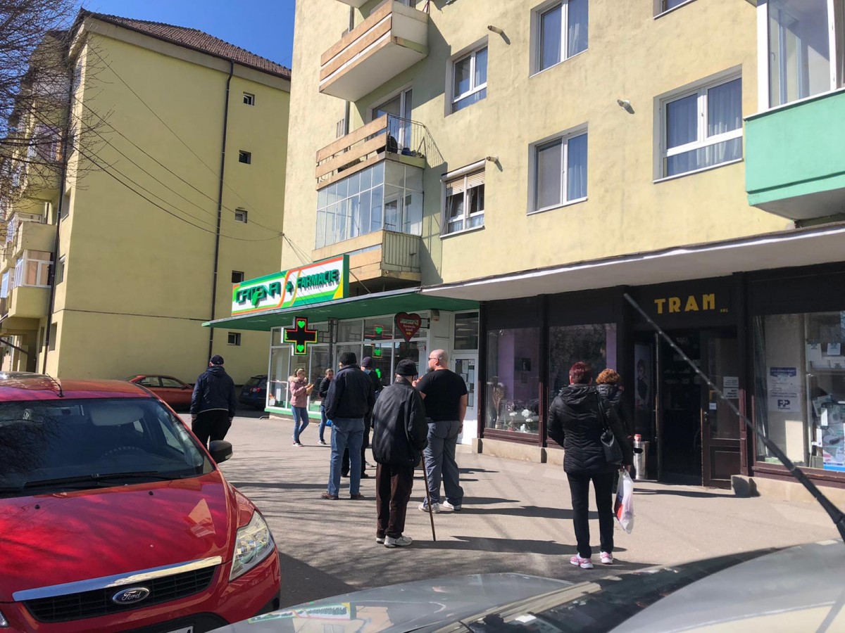 Farmaciile sibiene în vremea coronavirusului. „Nu ne este ușor. Suntem expuși tot timpul”