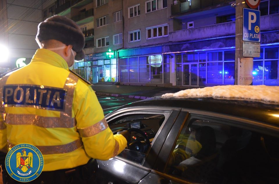 Unii sibieni ignoră pandemia. Polițiștii au amendat șoferi băuți sau fără permis, în weekend