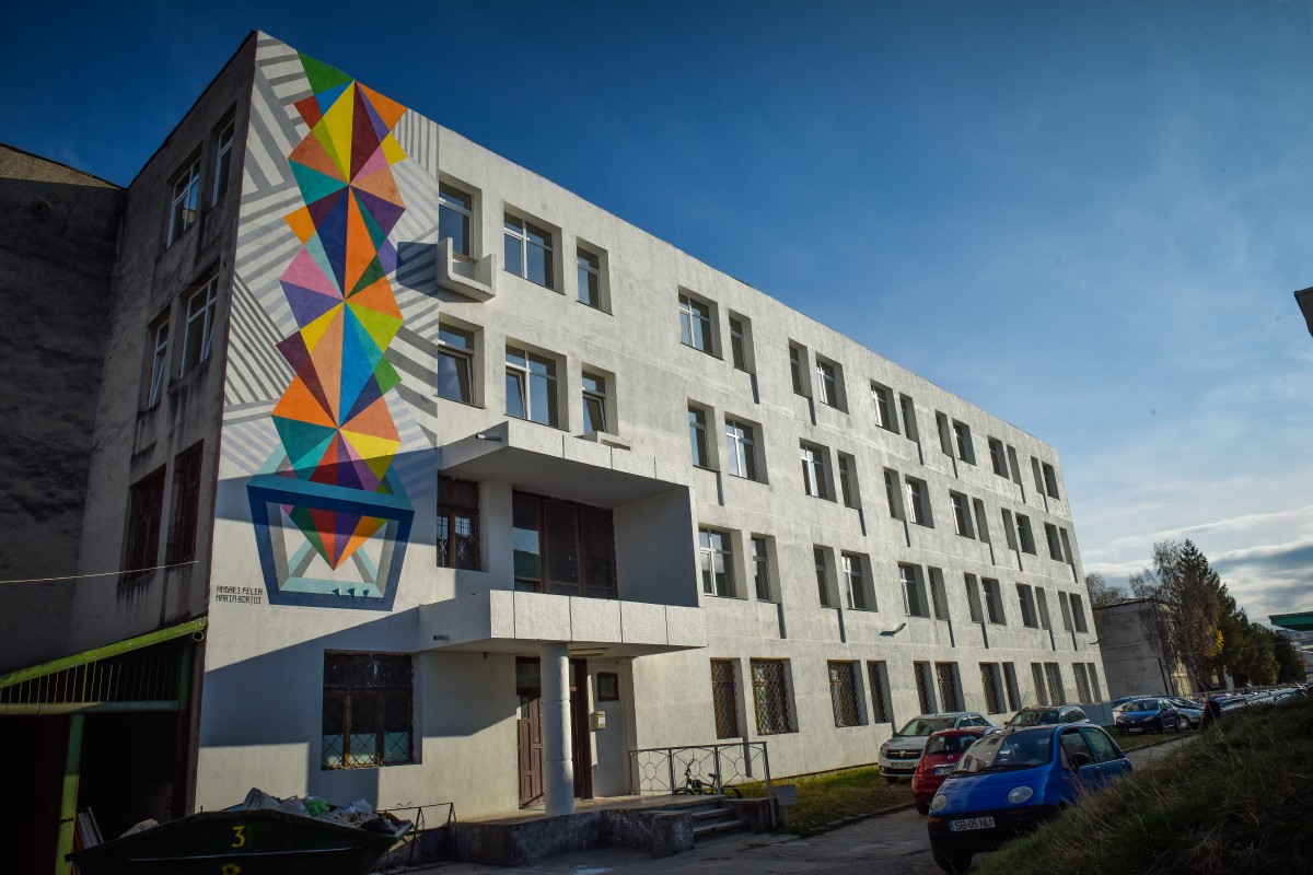 Palatul Copiilor Sibiu are biblioteca proprie. Cărțile au fost ale unui renumit medic sibian