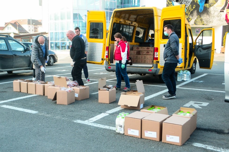 Crucea Roșie Sibiu a donat alimente persoanelor vulnerabile și Spitalului Județean