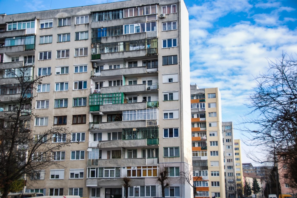 Schimbarea la față a Sibiului.  Vin banii, dar are Sibiul capacitatea de a schimba cele 855 de blocuri comuniste-papagal?