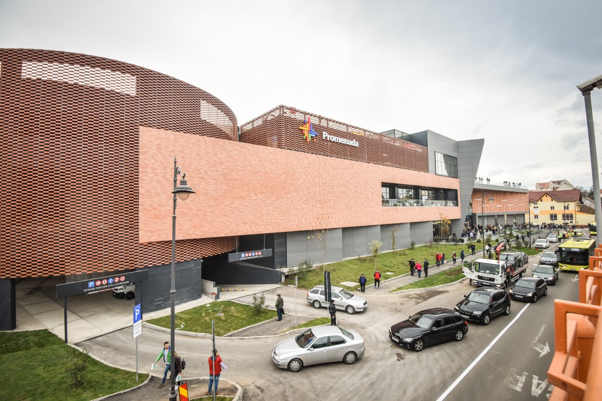 Mall-urile rămân deschise, dar patronii magazinelor vor suspendarea activității