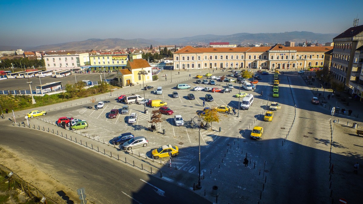 Ce au găsit polițiștii în stațiile CFR ale Sibiului: taximetrist cu aparat de taxare indisponibil și traversări neregulamentare
