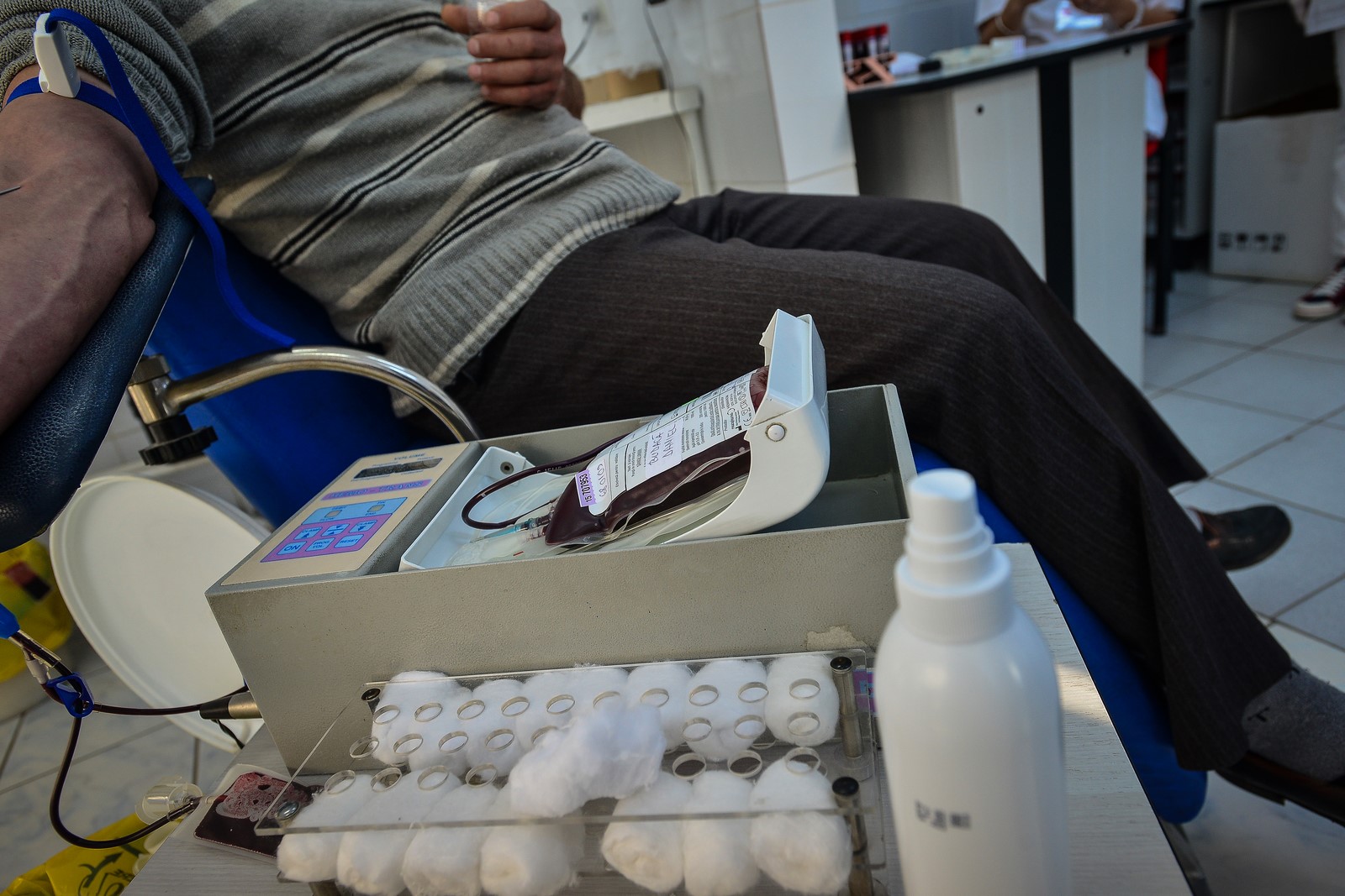Primul donator de plasmă pentru pacienții cu COVID-19, la Sibiu, este un angajat al Spitalului Județean