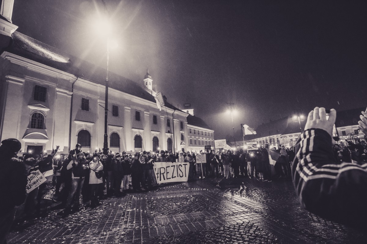 Peste 500 de sibieni au protestat în centrul orașului: ”nu avem încredere” | Foto și video