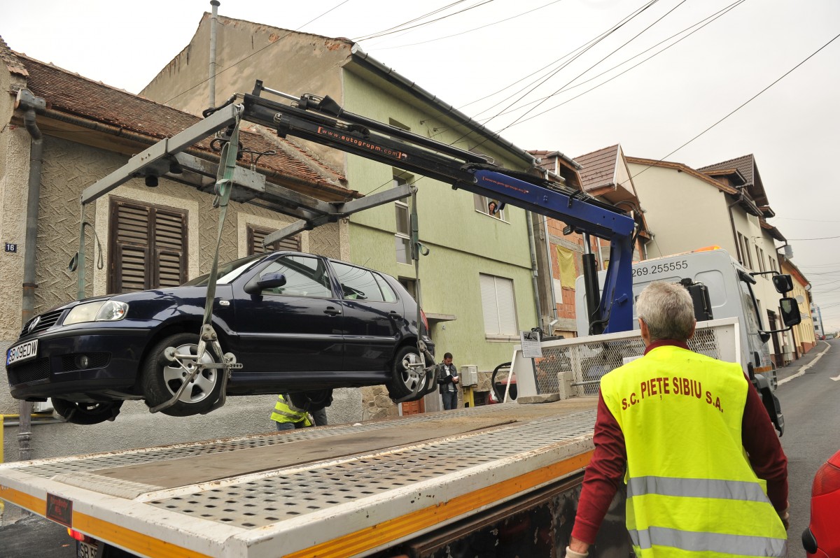 Raportul Poliției Locale: Zilnic sunt ridicate cinci mașini și amendate trei persoane pentru cerșetorie