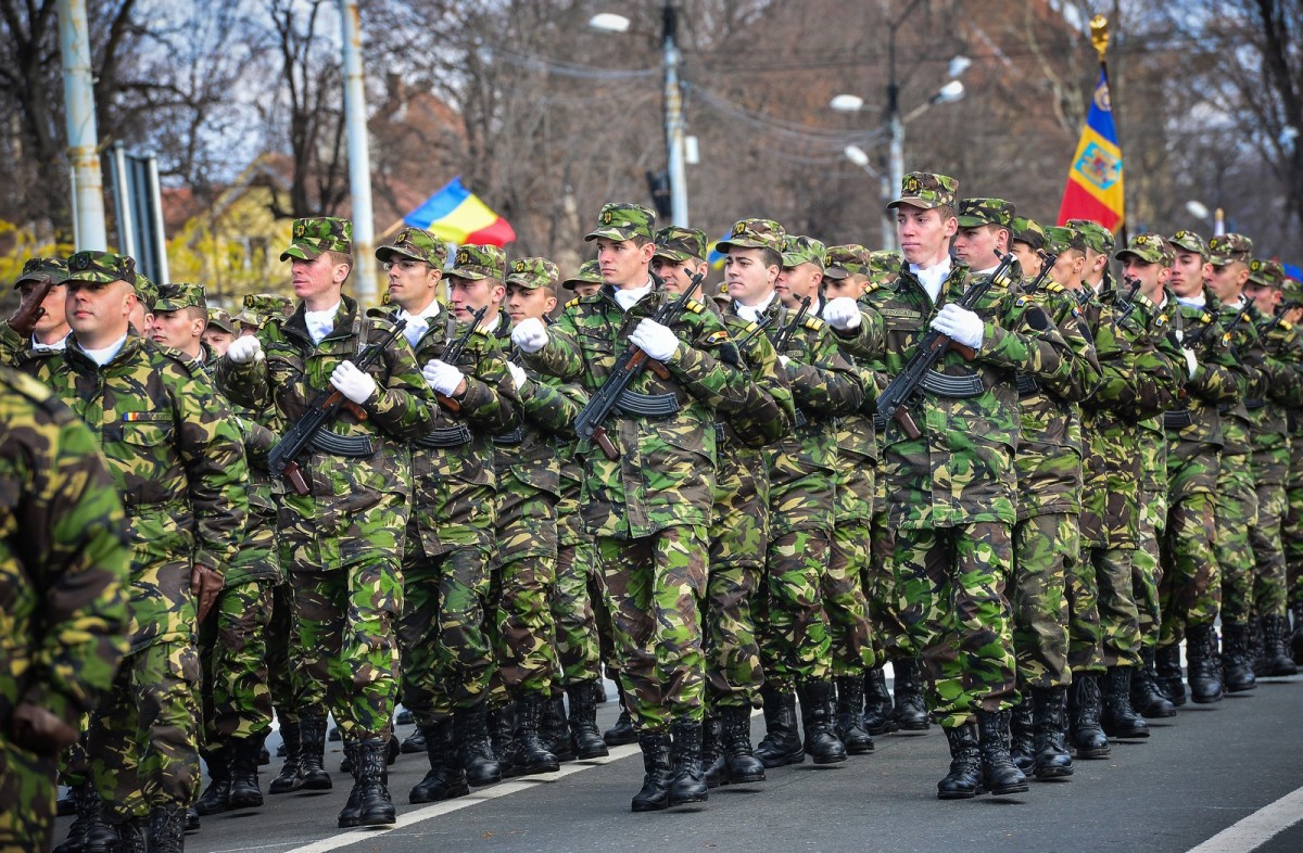 Foto - Video. Parada de 1 Decembrie. Opt mii de sibieni, 1100 militari, 92 de echipamente de tehnică militară, 13 câini