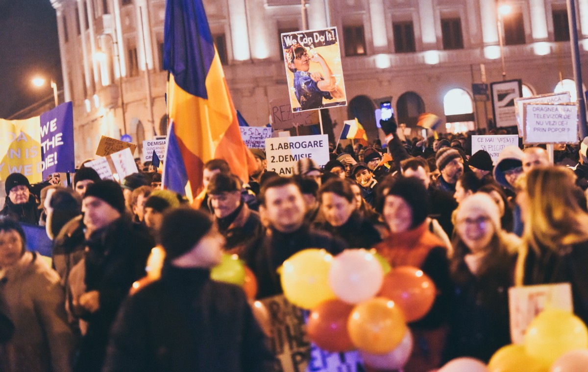 FOTO - VIDEO Peste 5000 de sibieni au ieșit din nou în stradă. Mâine continuă protestul