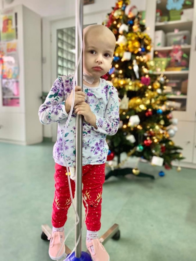 Apel pentru a o ajuta pe Eliana. Fetița care la doi ani se luptă cu cancerul a doua oară