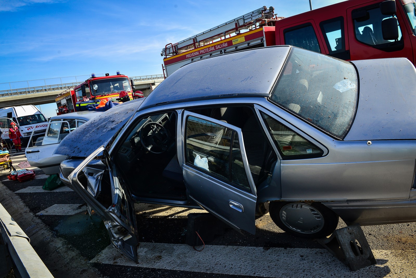 Accident pe DN 14. S-a răsturnat în șanț