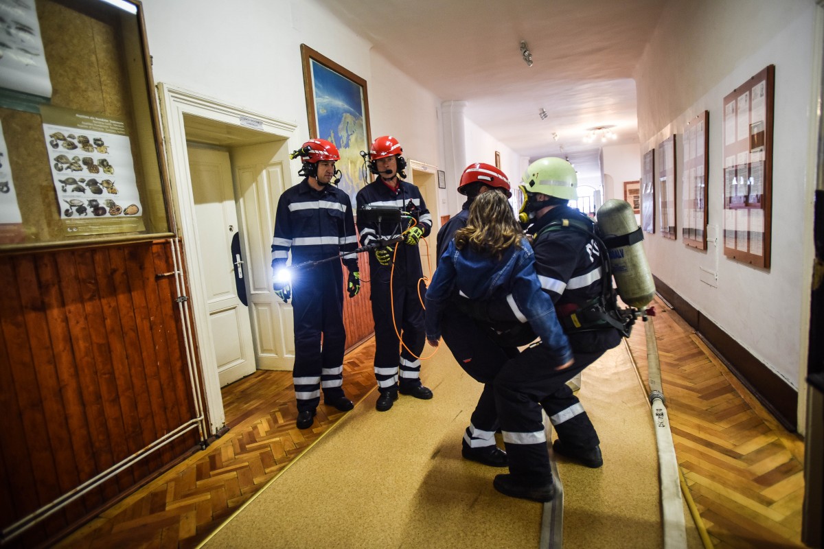 Foto Video | Exercițiu ISU, la Colegiul Brukenthal. „Dacă ar fi fost pe bune, ne-am fi panicat”