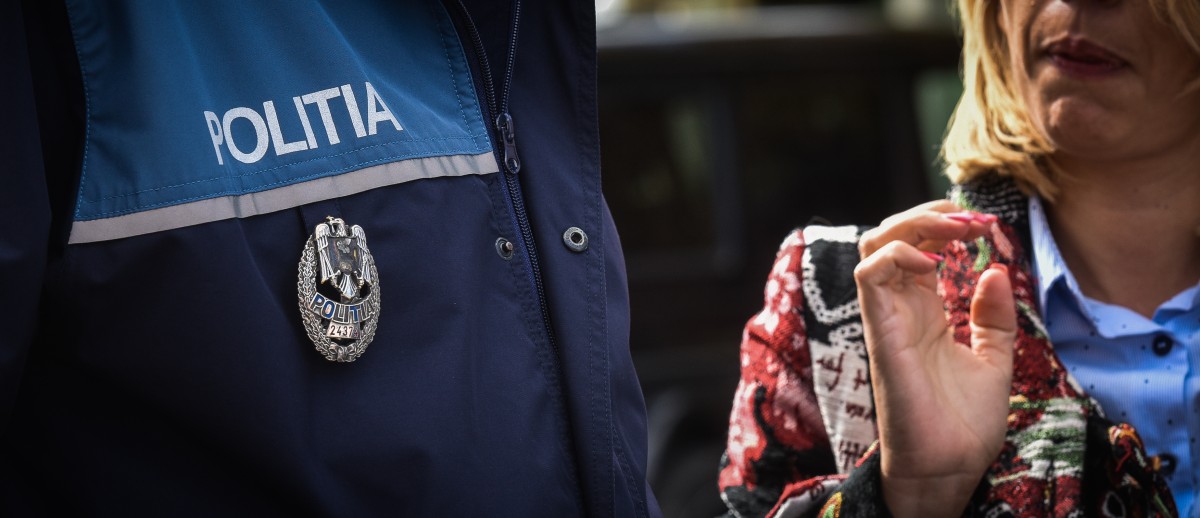 O tânără de 18 ani și o minoră au fost prinse la furat, într-un magazin alimentar din Ștrand