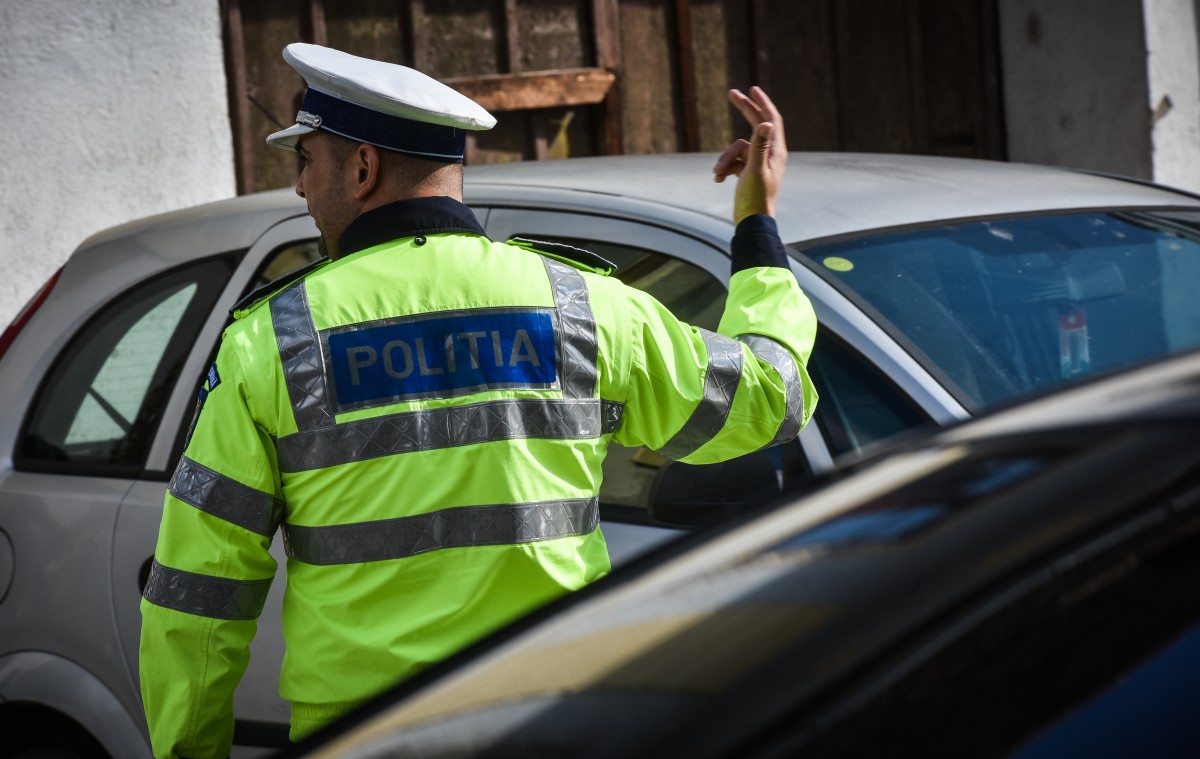 Șofer oprit pentru viteză excesivă. Polițiștii sibieni au descoperit că nu are nici permis