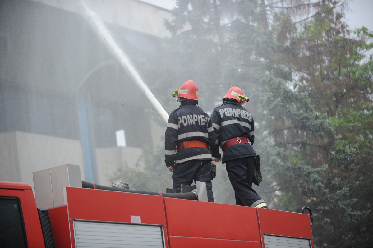 Incendiu la o casă din Orașul de Jos. Focul a pornit în sufragerie