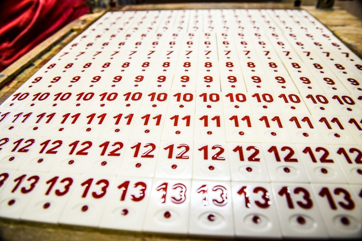 Afacere de familie. Rummy Mediaș, ultima fabrică în care jocurile se mai produc manual. Cu un secret din `60