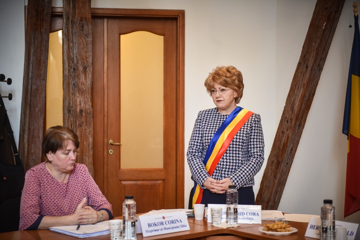 Tribunalul Sibiu: Astrid Fodor se poate întoarce la Primărie. Decizia nu este definitivă, dar este executorie