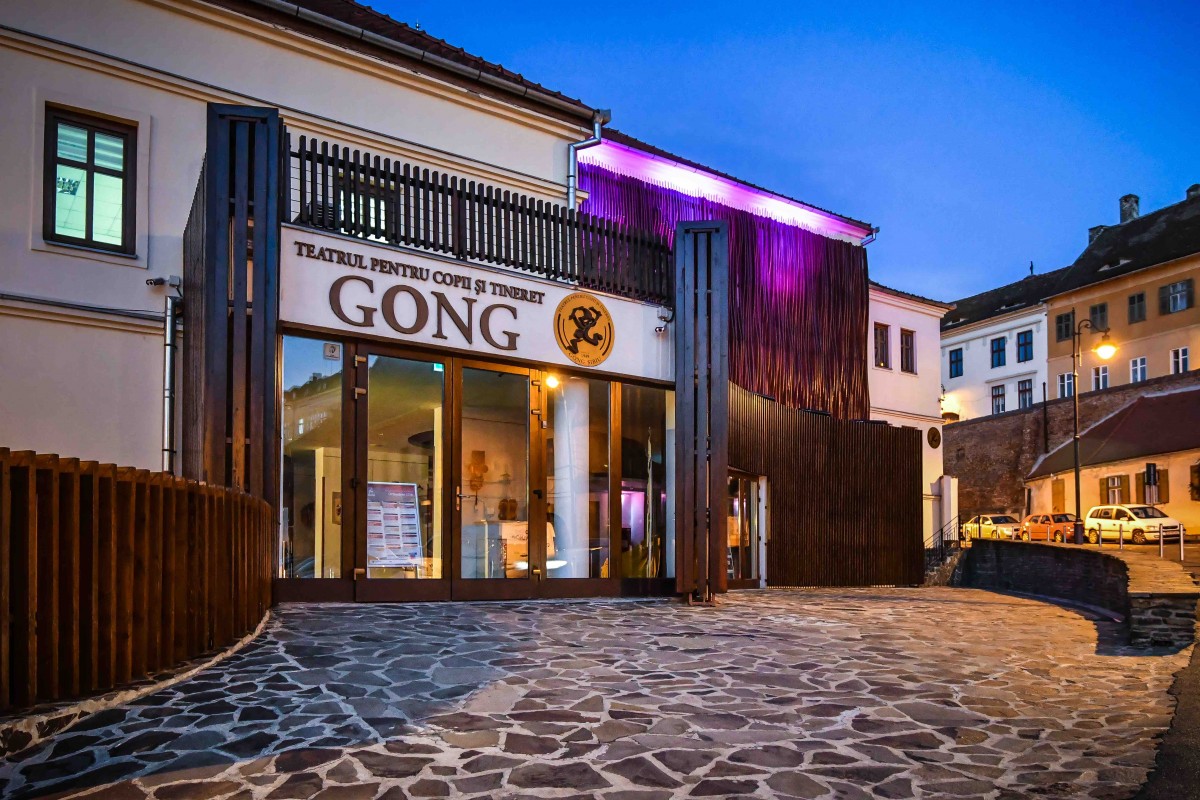 Teatrul GONG: Vom citi povești prin telefon vârstnicilor singuri din comunitatea noastră