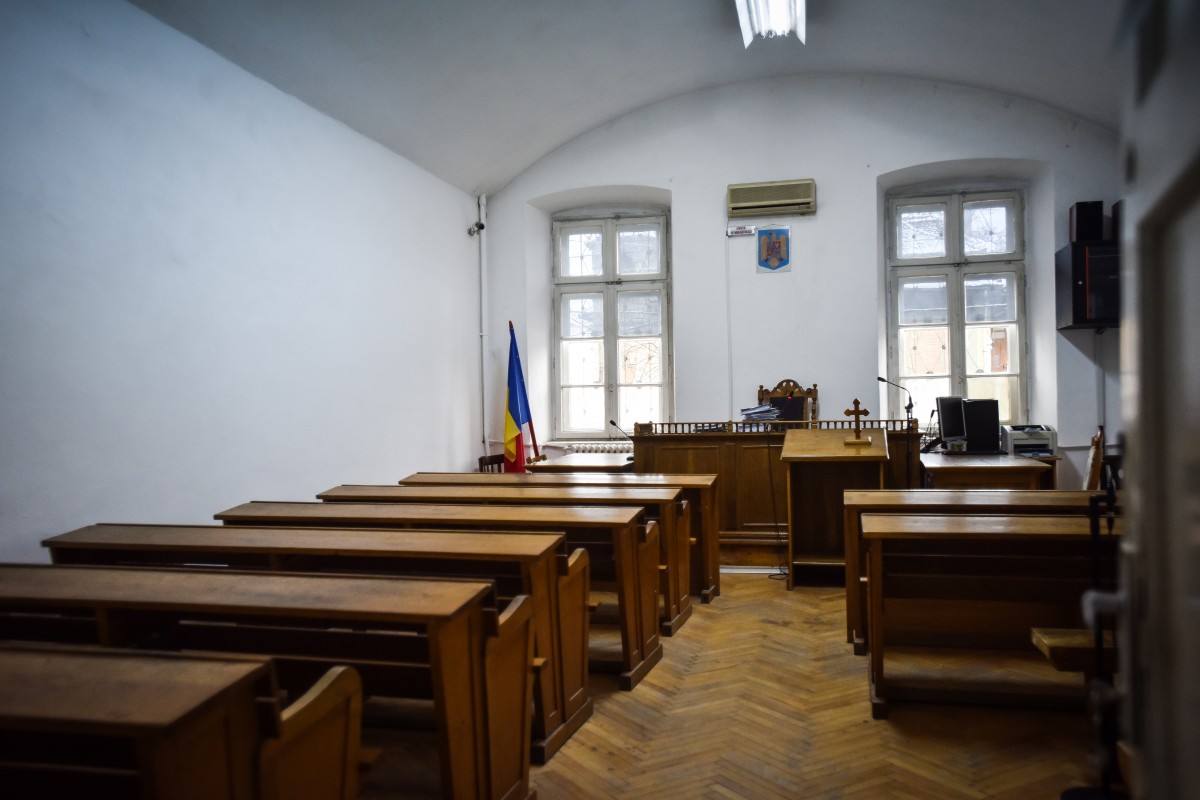 Protestele în Justiția sibiană se generalizează: procese amânate și la Judecătorie, solidaritate cu grefierii